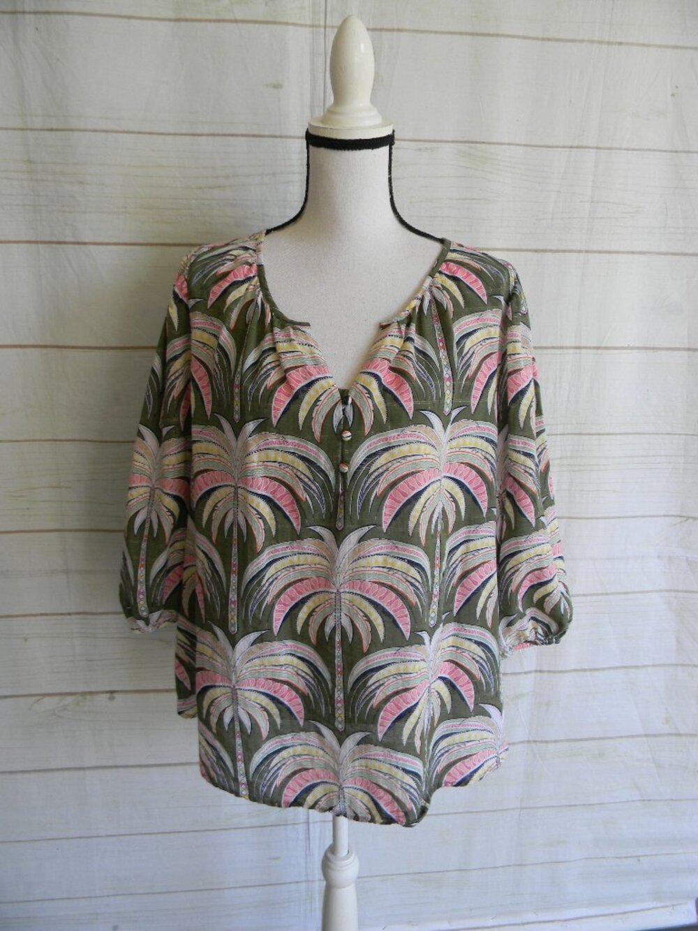 CROWN & IVY GREEN/PINK PALM TREE TROPICAL RESORT V-NECK BLOUSE TOP SZ 2X